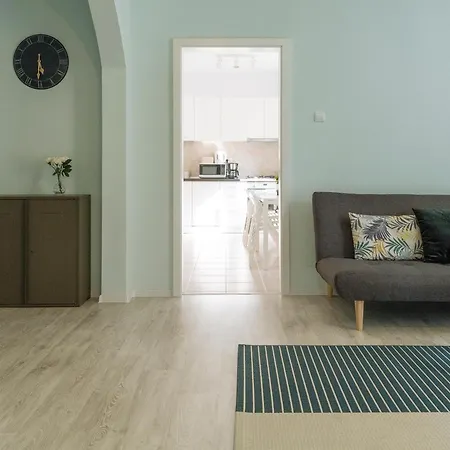 Apartment Spacious & Quiet - Center - 2br *