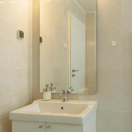 Spacious & Quiet - Center - 2br * Bucharest