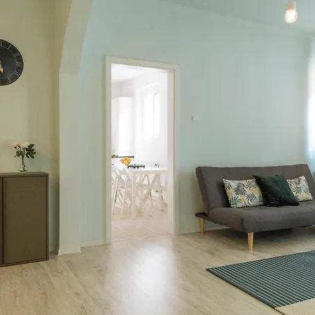 Spacious & Quiet - Center - 2br