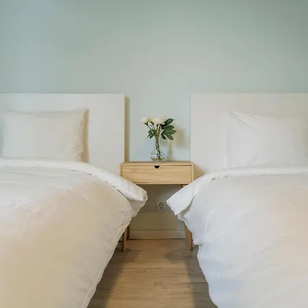 Spacious & Quiet - Center - 2br Apartment