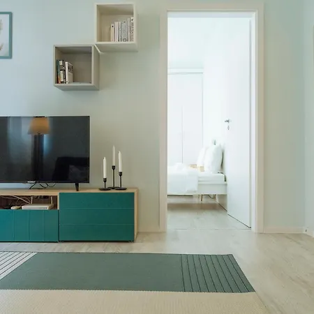 Spacious & Quiet - Center - 2br *