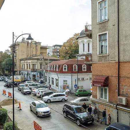 Spacious & Quiet - Center - 2br Bukarest