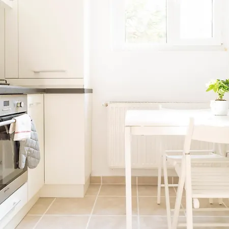 Spacious & Quiet - Center - 2br *