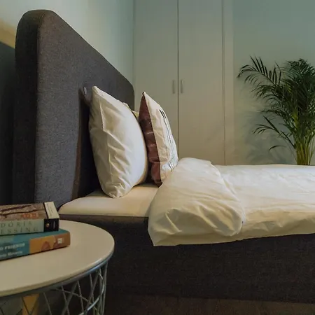 Apartment Spacious & Quiet - Center - 2br *