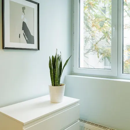 Spacious & Quiet - Center - 2br *