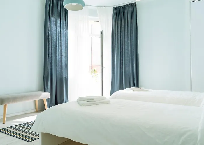 Spacious & Quiet - Center - 2br