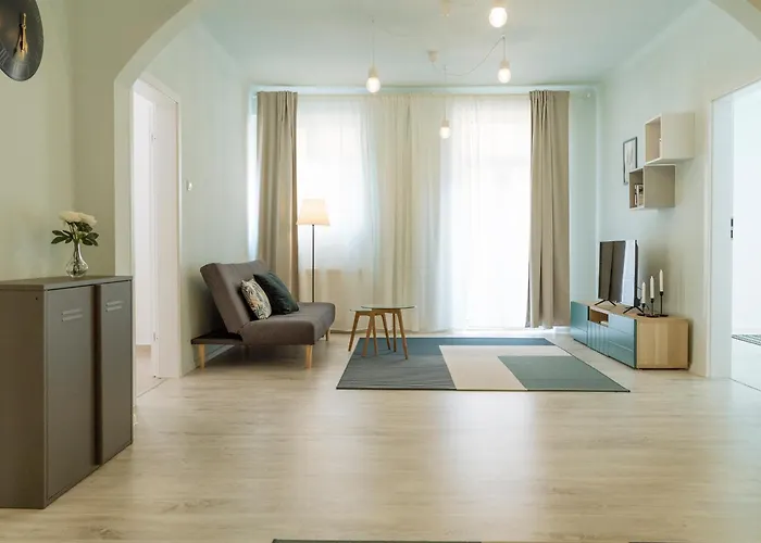 Апартаменти Spacious & Quiet - Center - 2br Бухарест