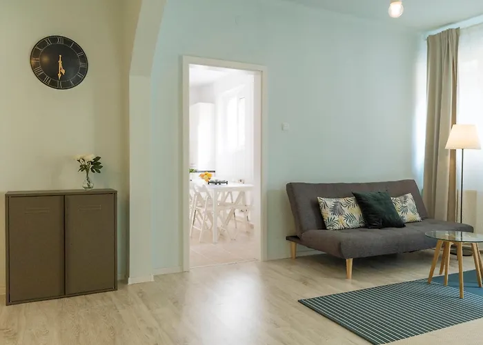 Spacious & Quiet - Center - 2br