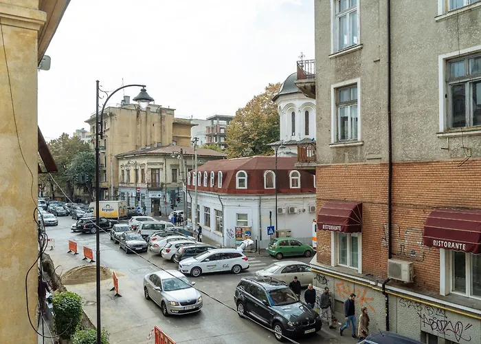 Spacious & Quiet - Center - 2br Bukarest