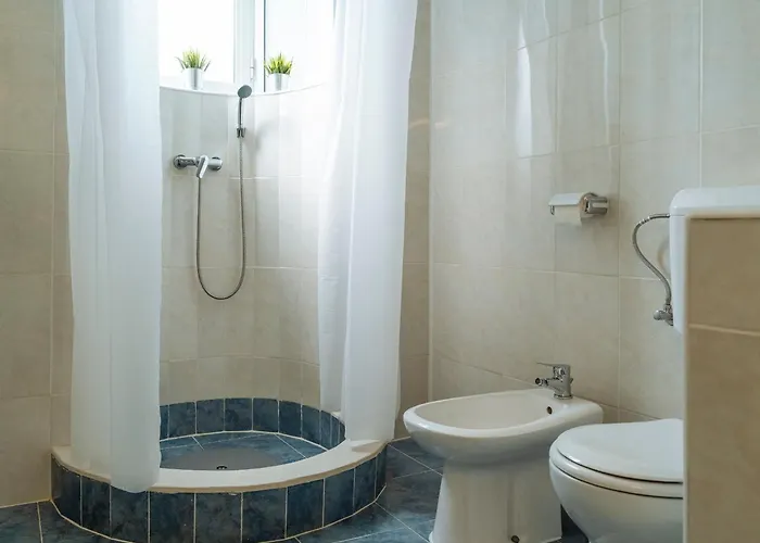 Spacious & Quiet - Center - 2br * Бухарест