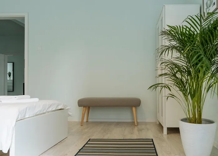 Spacious & Quiet - Center - 2br