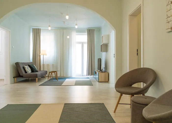 Spacious & Quiet - Center - 2br Apartman