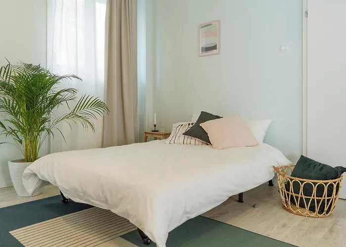 Апартаменти Spacious & Quiet - Center - 2br Бухарест