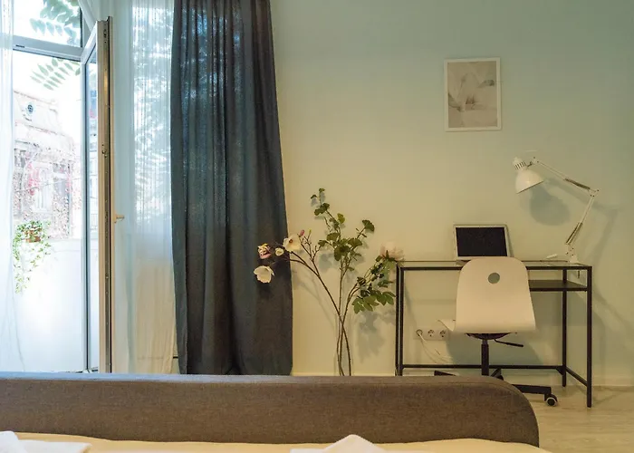 Spacious & Quiet - Center - 2br Apartman