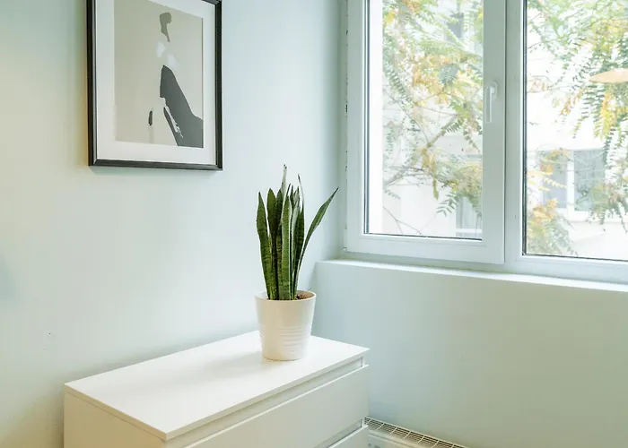 Spacious & Quiet - Center - 2br *