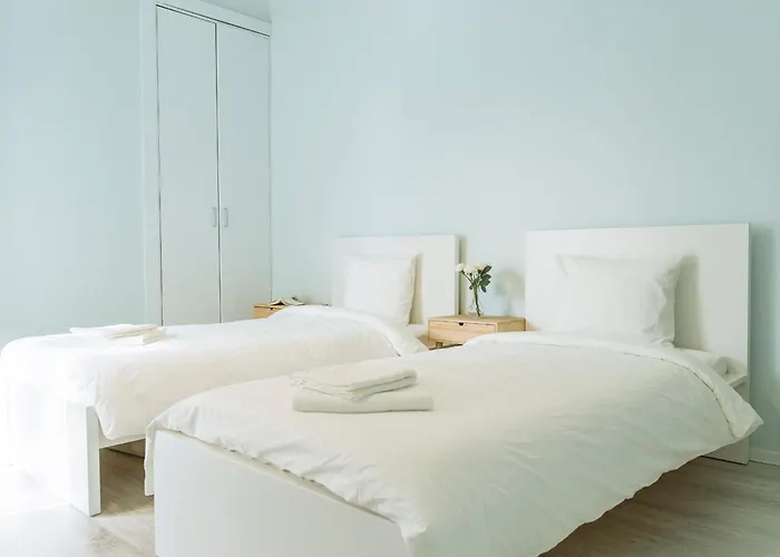 Spacious & Quiet - Center - 2br Бухарест