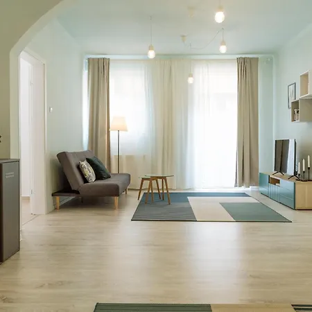 Daire Spacious & Quiet - Center - 2br Bükreş