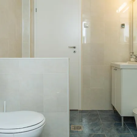 Spacious & Quiet - Center - 2br Bükreş