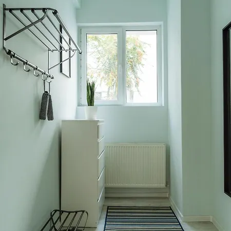 Spacious & Quiet - Center - 2br شقة *