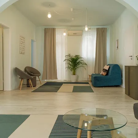 Daire Spacious & Quiet - Center - 2br Bükreş