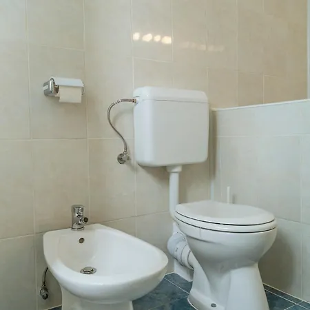 Spacious & Quiet - Center - 2br * Bükreş