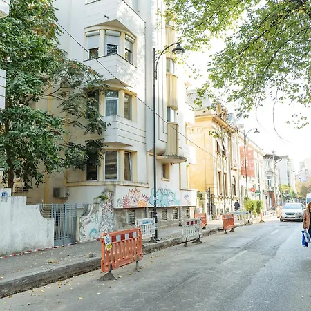 Daire Spacious & Quiet - Center - 2br Bükreş