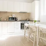 Spacious & Quiet - Center - 2br Lejlighed Bukarest