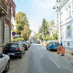 Spacious & Quiet - Center - 2br * Bukarest