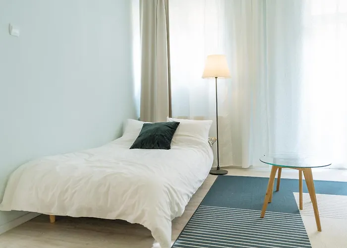 Spacious & Quiet - Center - 2br *