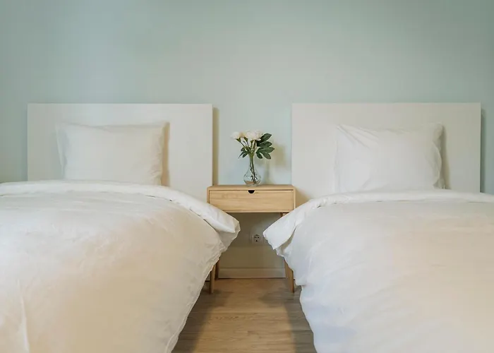 Spacious & Quiet - Center - 2br Apartament