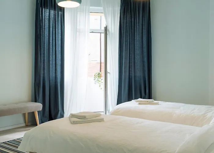 Spacious & Quiet - Center - 2br Apartament *