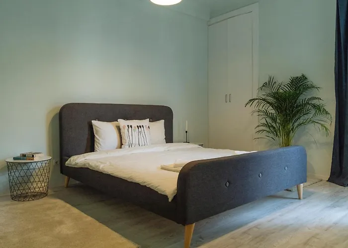 Spacious & Quiet - Center - 2br Apartament *